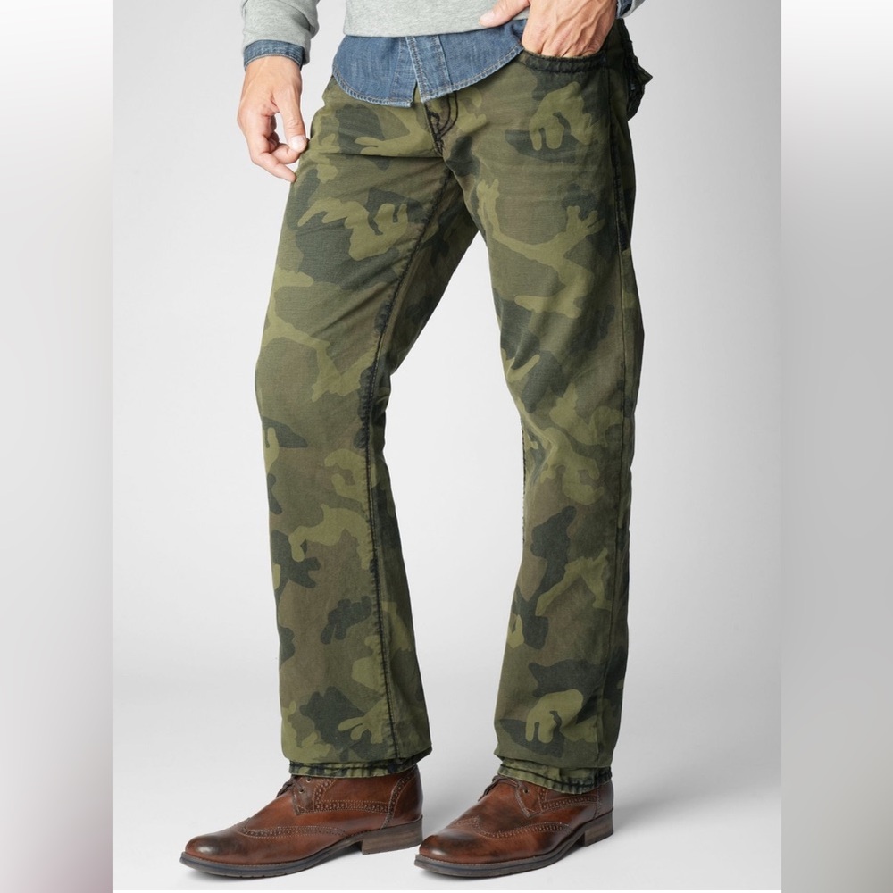 True Religion Ricky Straight Leg Camo Green Jeans Size 42 Length Hemmed to 28.5